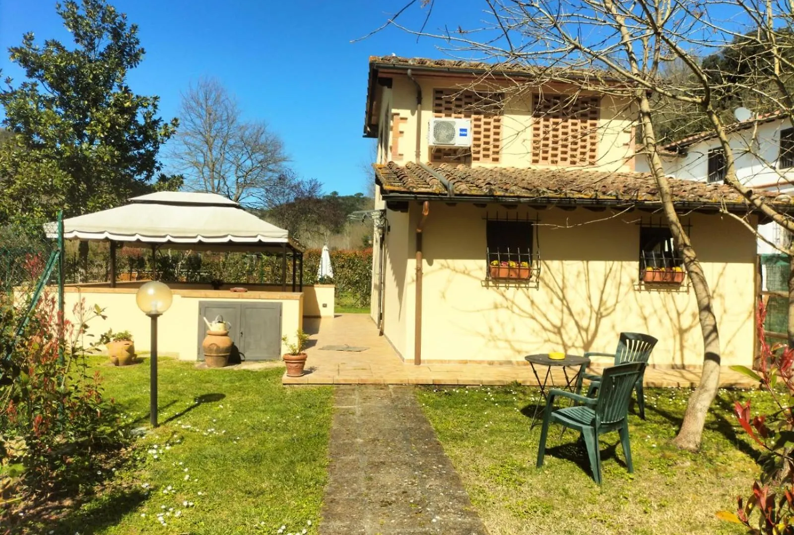Casa Margherita Capraia e Limite 0*,